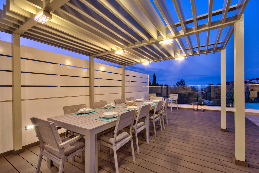 Villa Gaia - Sunset Views, Indoor Heated Pool, Sauna and Games Room