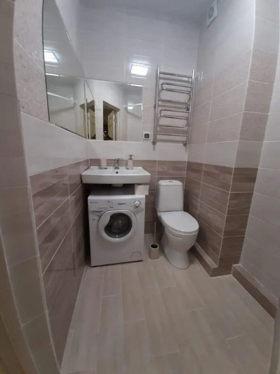 Квартира c бaлконoм в цeнтpе Aдлерa в ЖК Близнецы