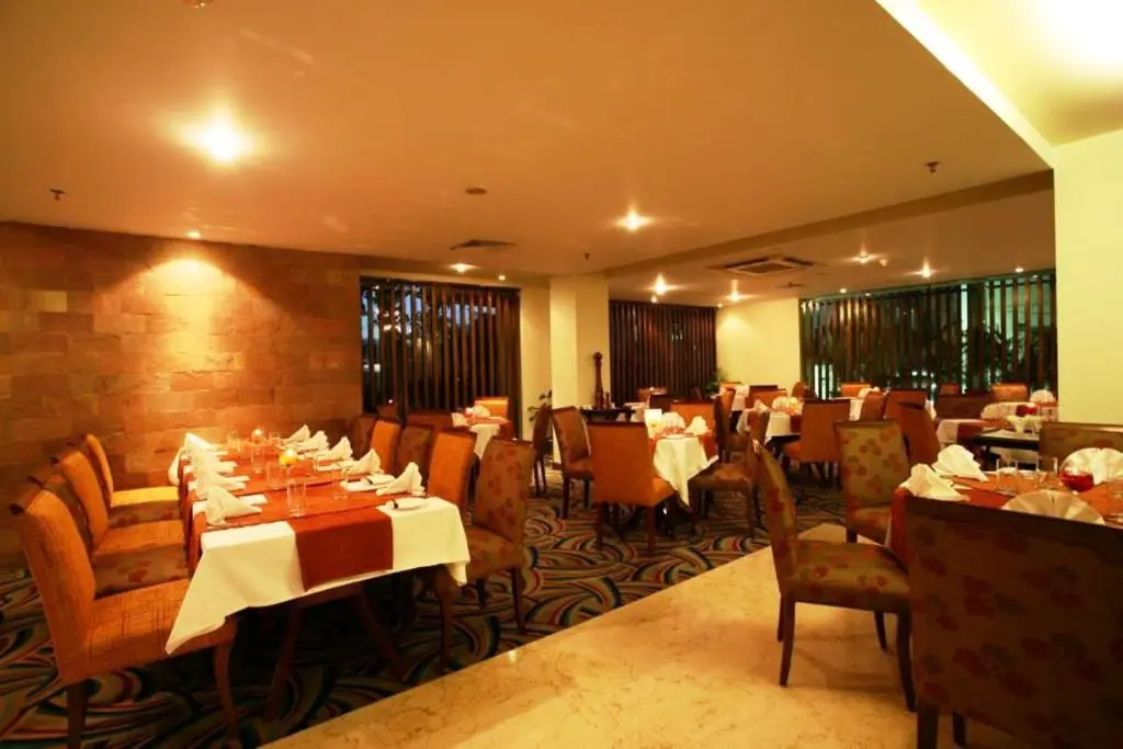 Lakeshore Hotel & Apartments