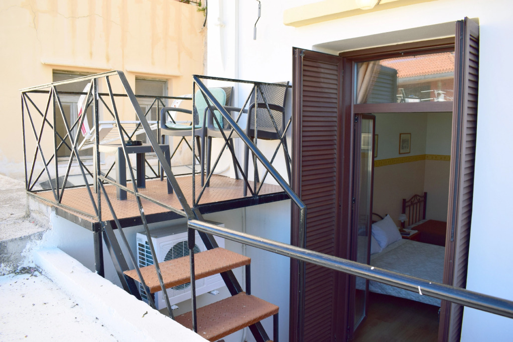 Stoa Rooms