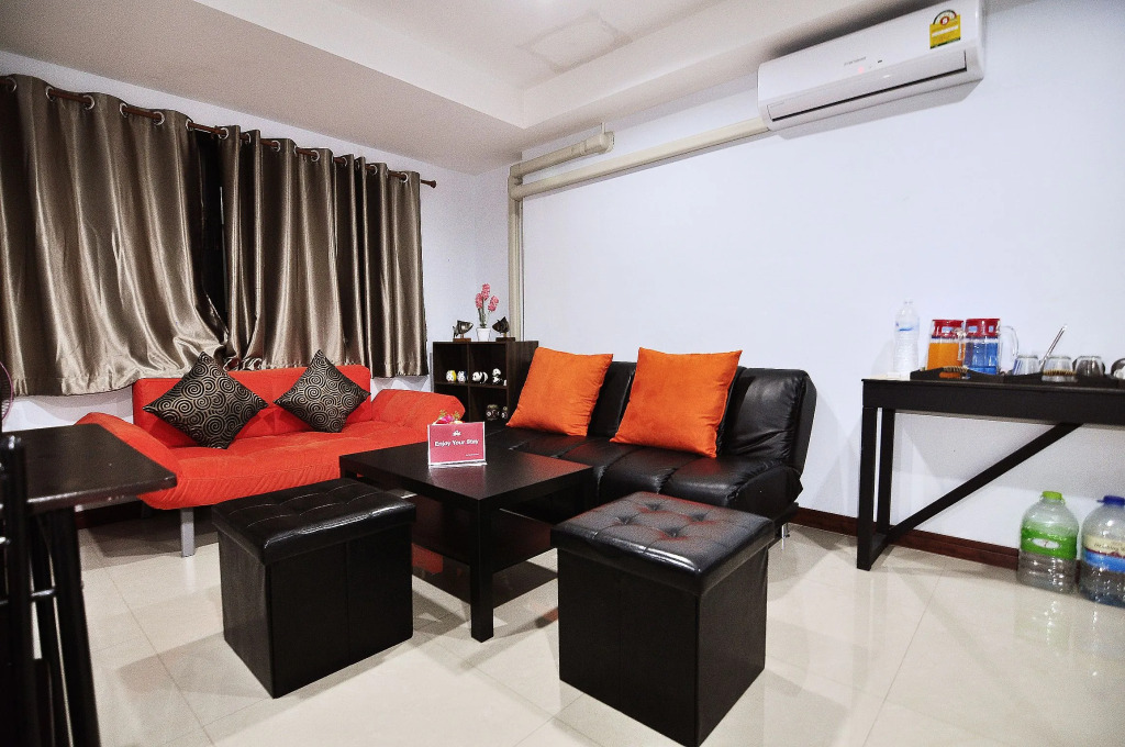 Отель ZEN Rooms Suthisan