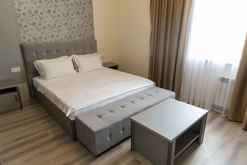 Dora Hotel
