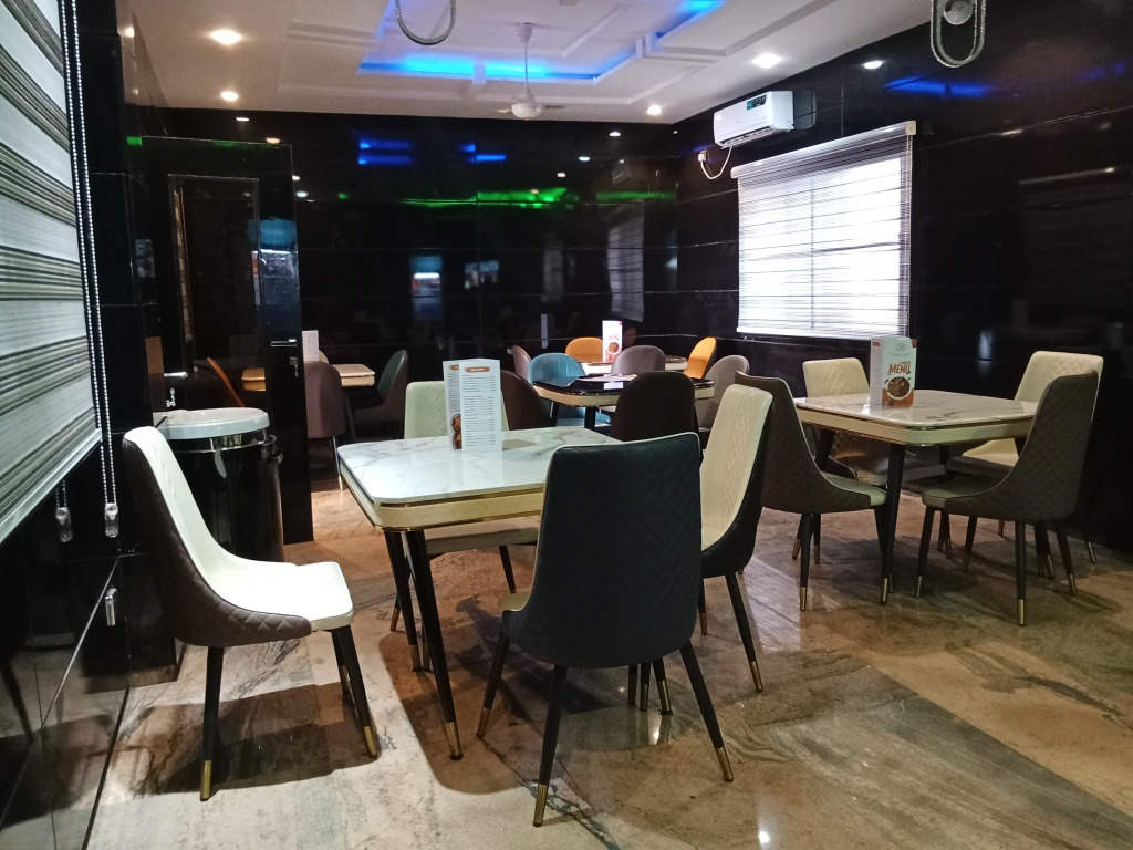 Отель Dutse Suites and Luxury