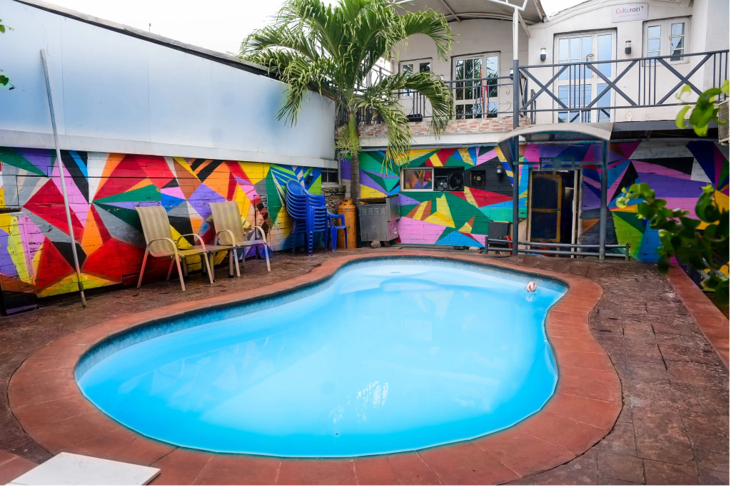 Отель Connecting Lagos Suites