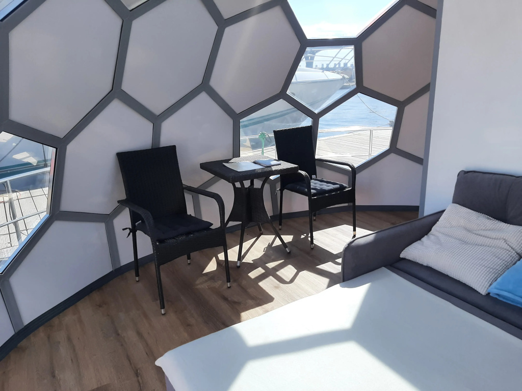 Nomer Romantika Dlya Vlyublyonnykh, Dizayn-Otel Na Dvoikh Na Vode, Khausbot Cherepakha Arkhelon-34 Mini-Otel