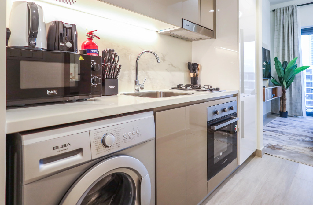 Apartments Elite Lux Holiday Homes - Contemporary Comfort – Studio in Azizi Riviera