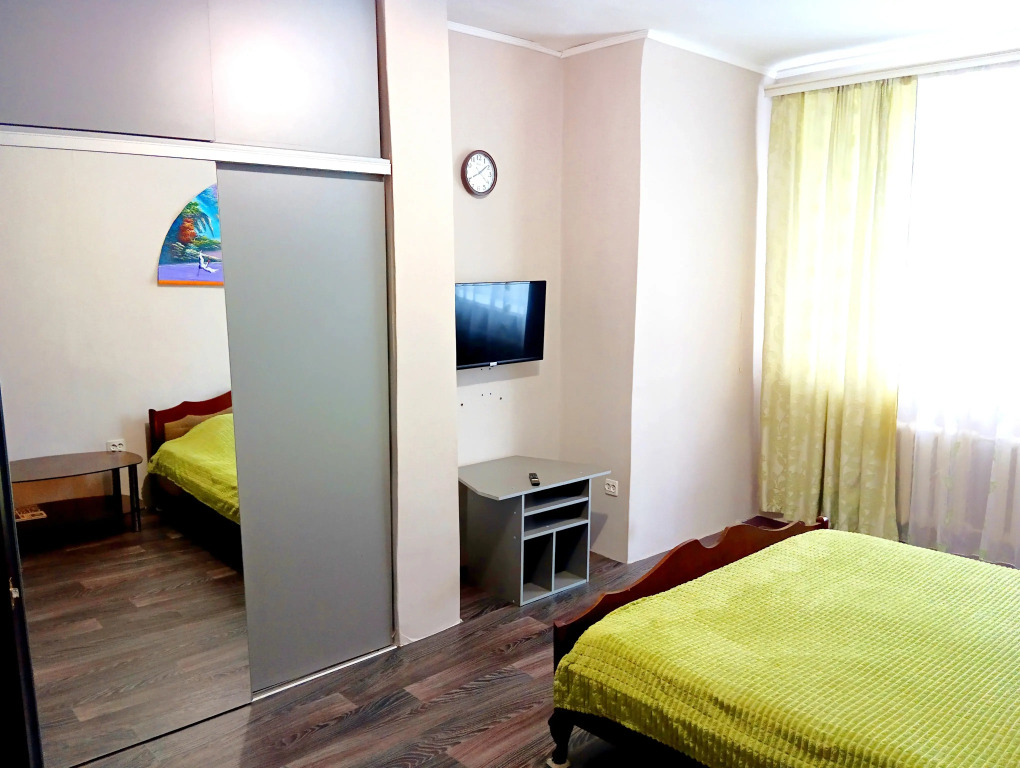 Квартира с большой кухней 12м.кв