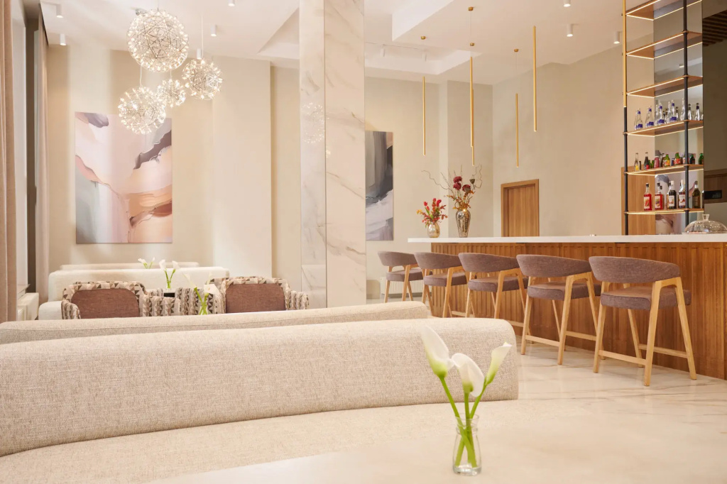 Отель Aura CityHotel