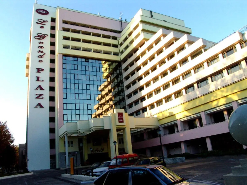 Le Grande Plaza Отель