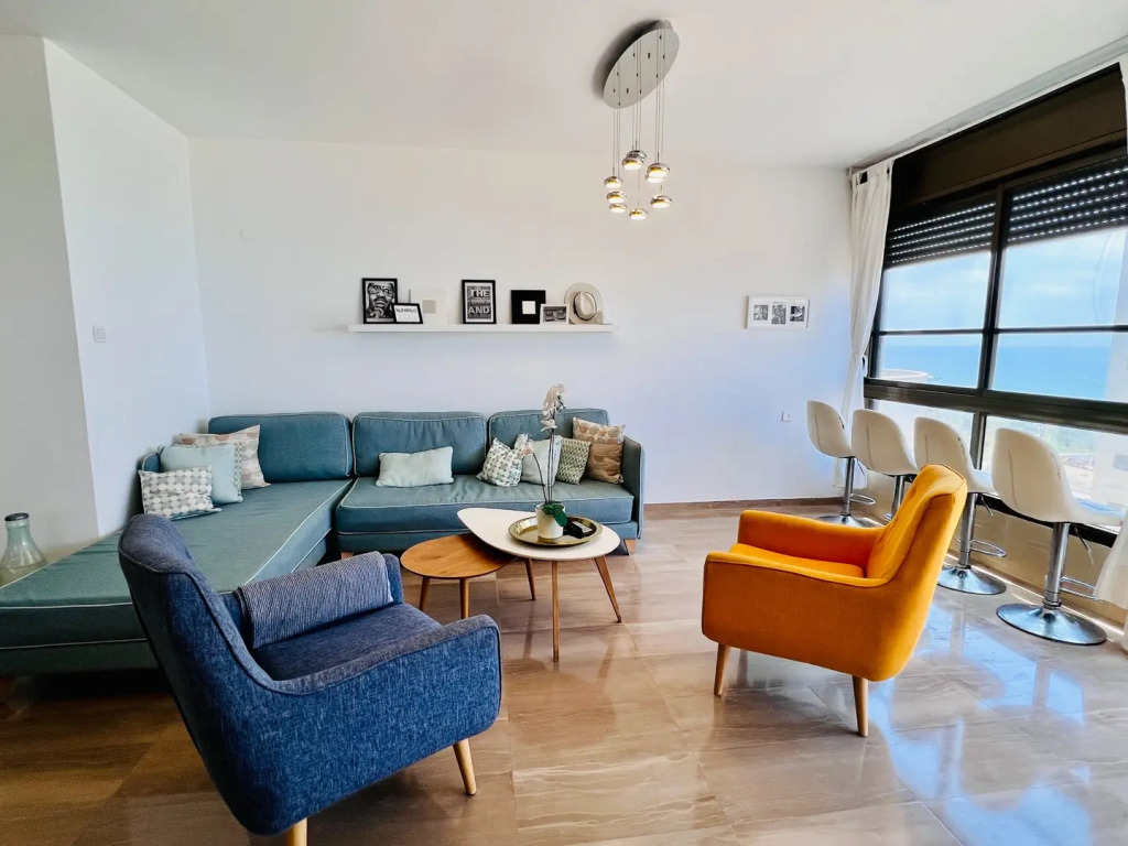 Апартаменты Elegant Apt with Balcony & Sea View by FeelHome