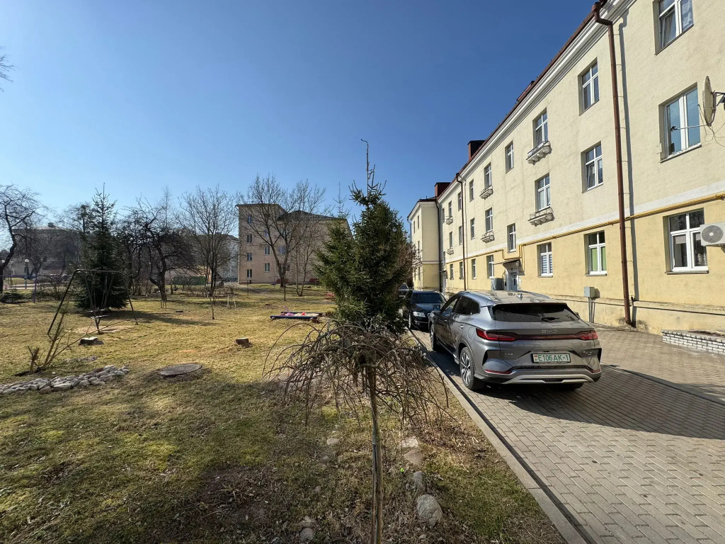 Двухкомнатные апартаменты на Большой Троицкой 28