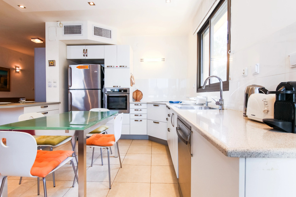 Апартаменты Cosy 1BR near Beach by FeelHome