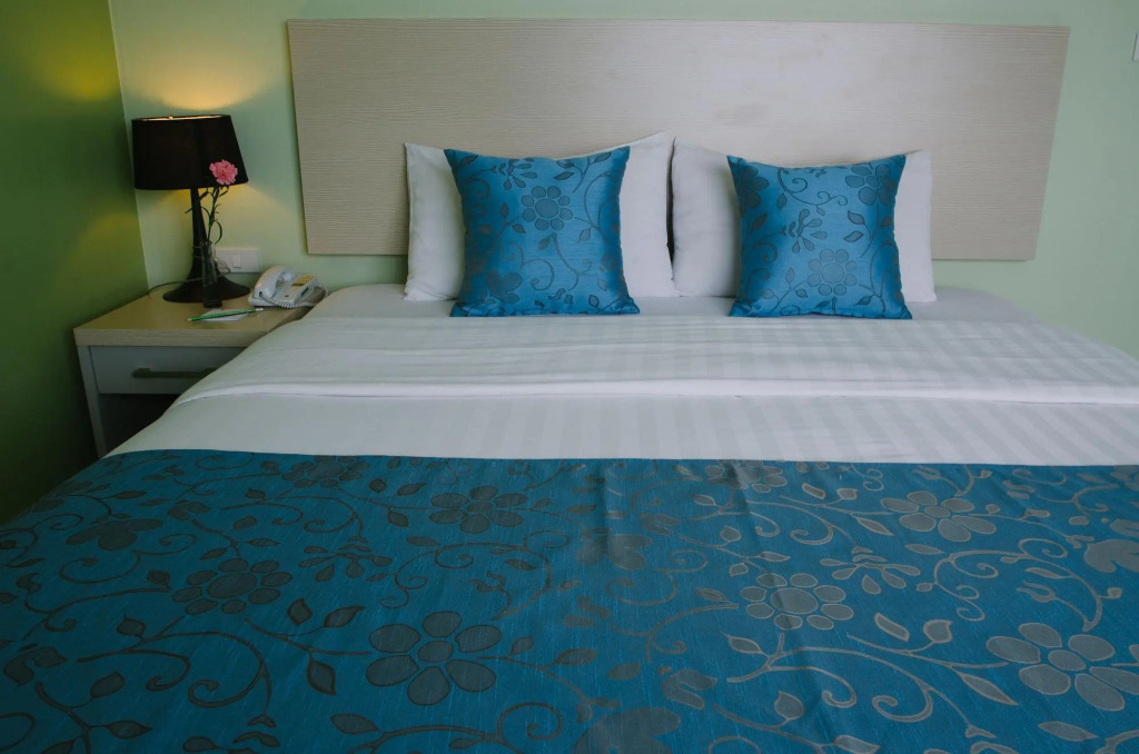 Thipurai City Hotel