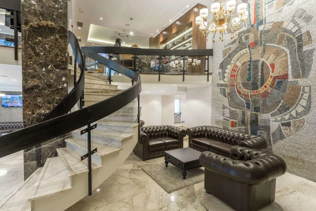 Отель Royal Inn