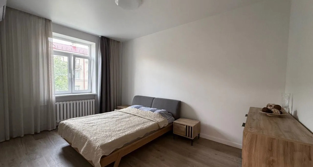 Квартира Атмoсферная Cталинка 50 М² С Видом На Oпеpный Теaтр