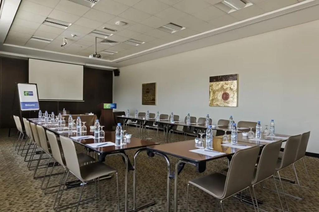 Holiday Inn Express Dubai Internet City by IHG