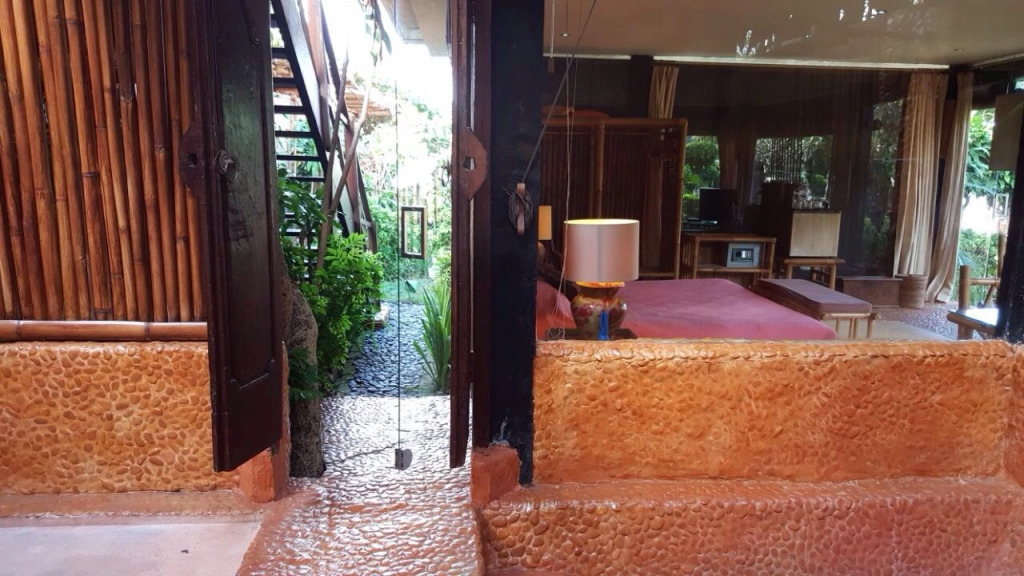 Отель La Taverna Suites