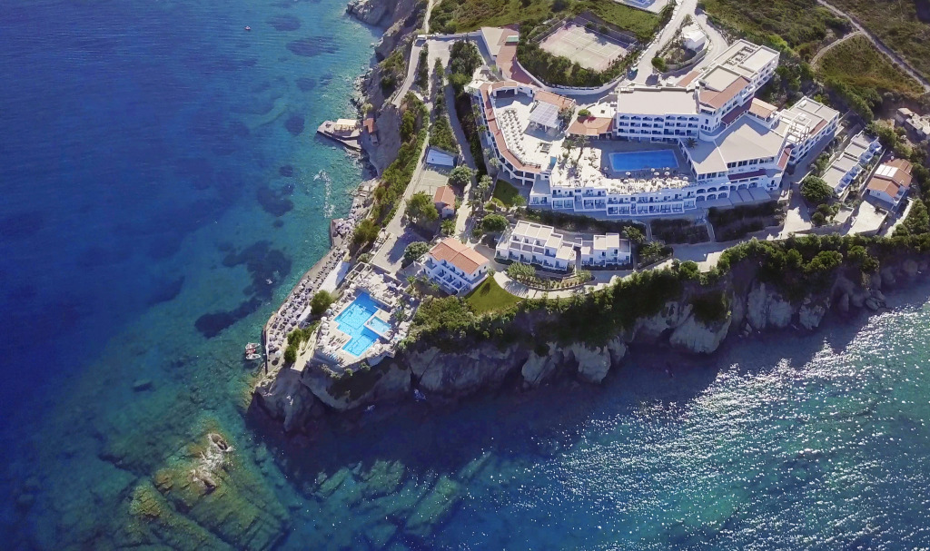 Отель Peninsula Resort & Spa