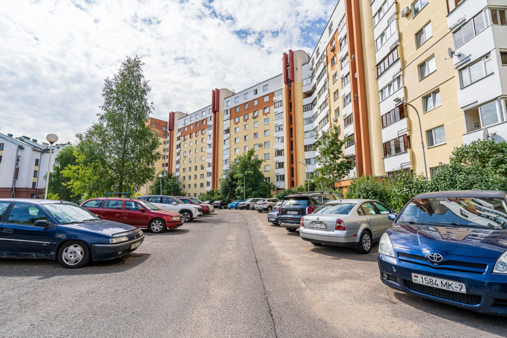 Квартира Трехкомнатная в центре Обойная 4/1