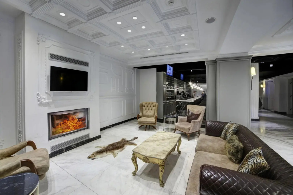 White Monarch Hotel