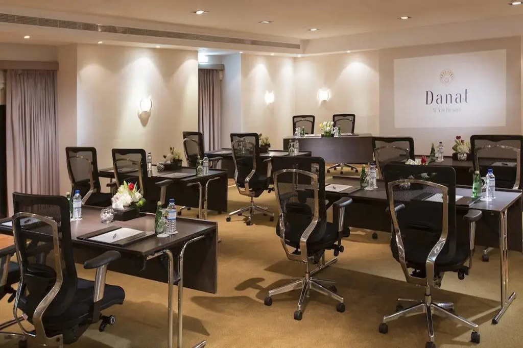 Отель Danat Al Ain Resort