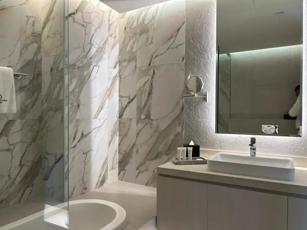 Casa Royale Vacation Homes - Dubai Marina Deluxe 1BR with Partial Marina View
