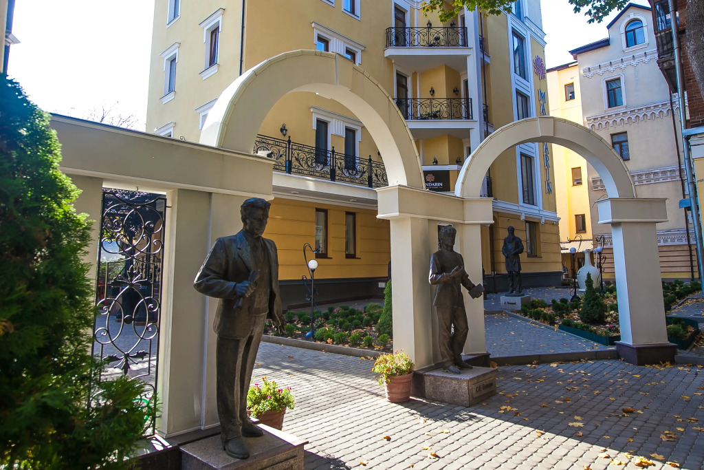Hotel "Mandarin Clubhouse"