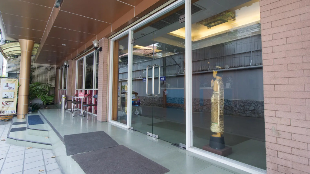 Отель ZEN Rooms Petchburi 11 Pratunam