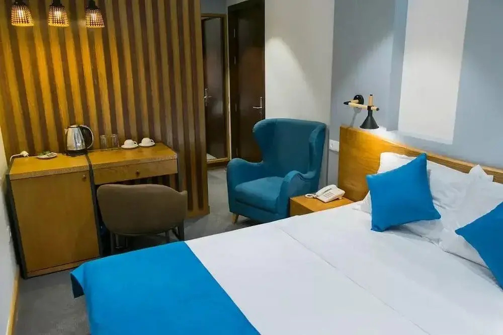 R&R Hotel