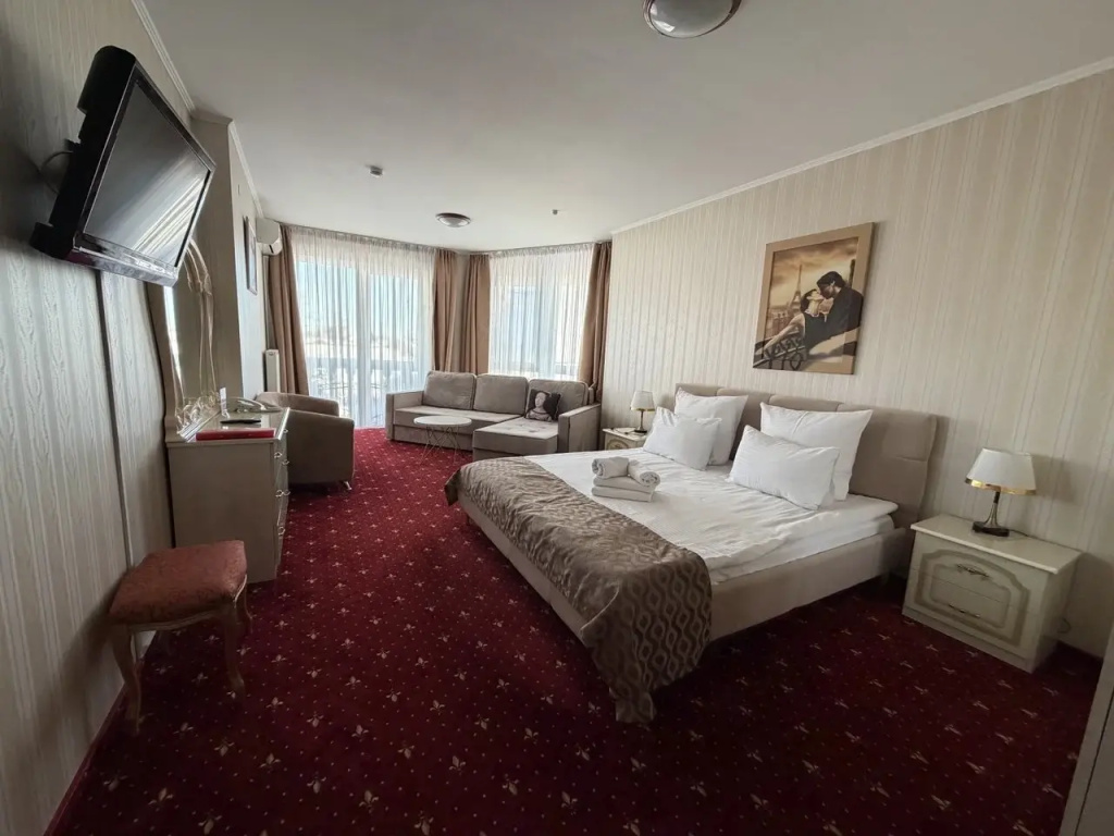 Отель Ренессанс