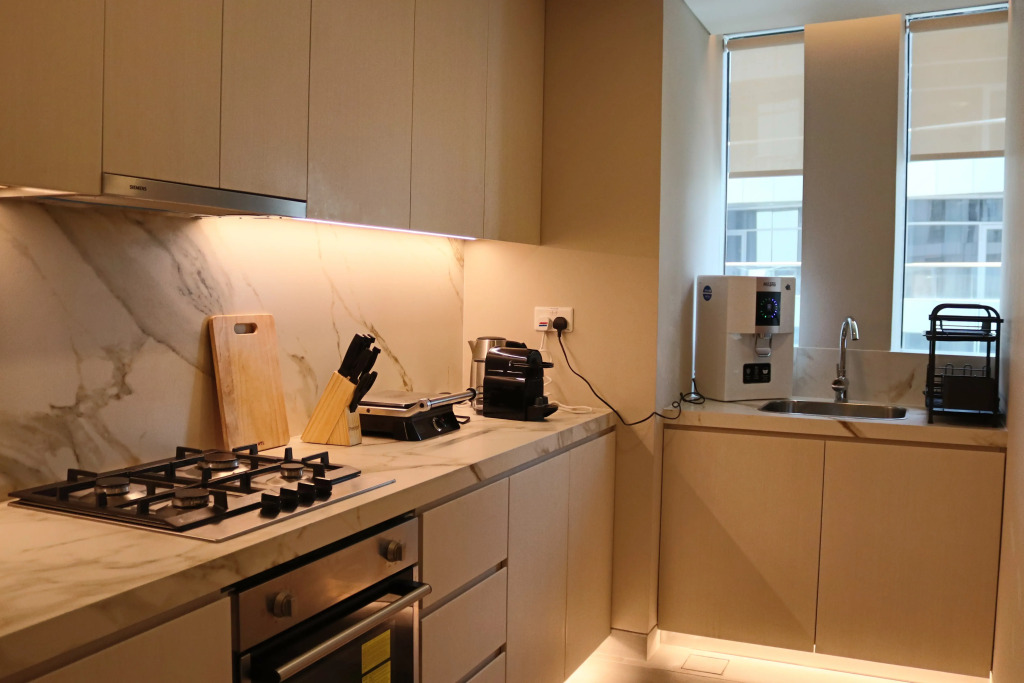 Casa Royale Vacation Homes - 1BR with Full Marina View