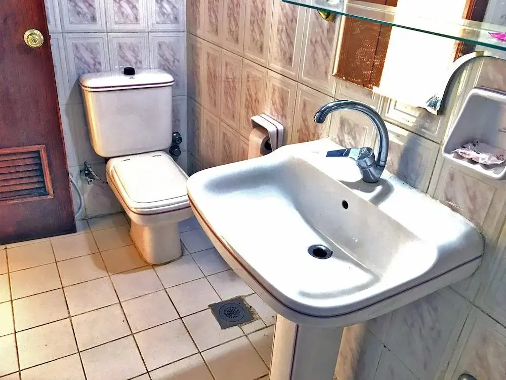 Gaddis Hotel, Suites and Apartments