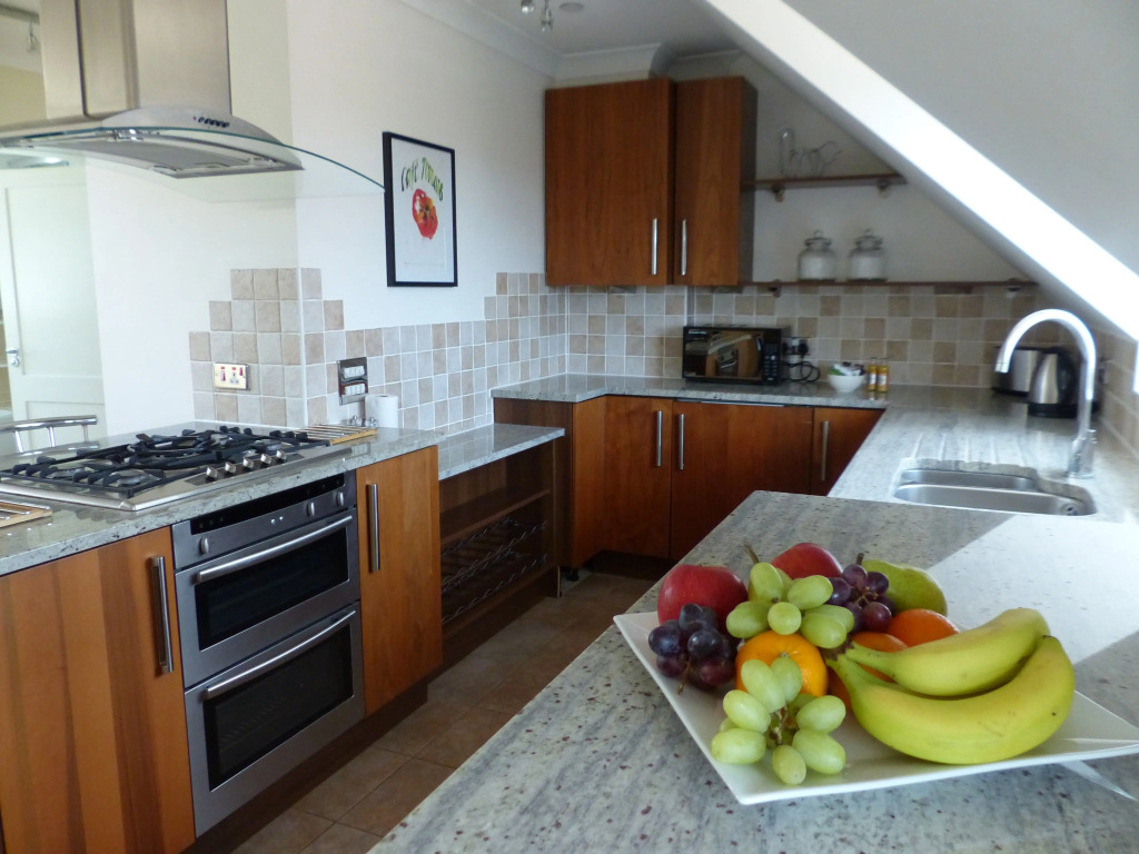 Basingstoke Apartments - St Raphael House, City Centre Charming Apartments