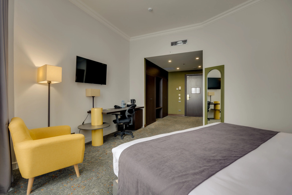 Pine Astoria Hotel