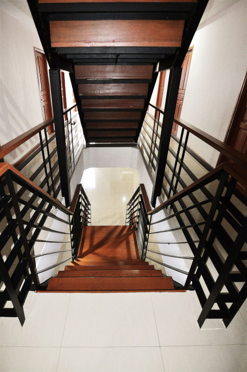 Отель ZEN Rooms Suthisan