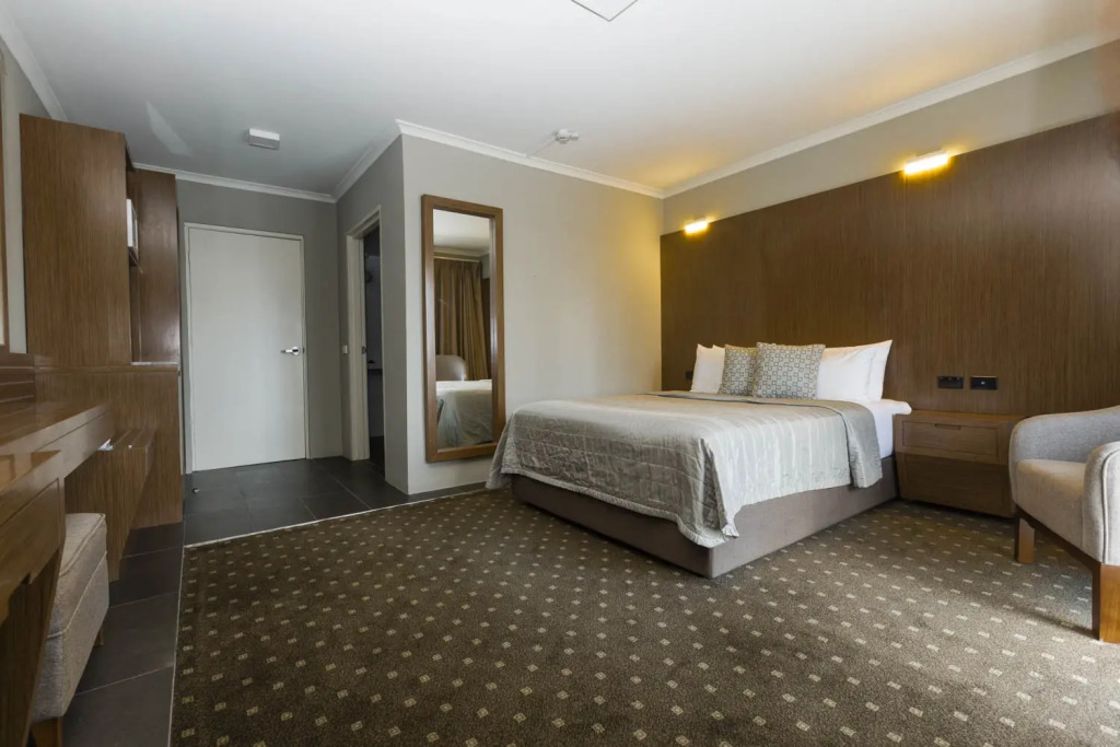 Motel 10