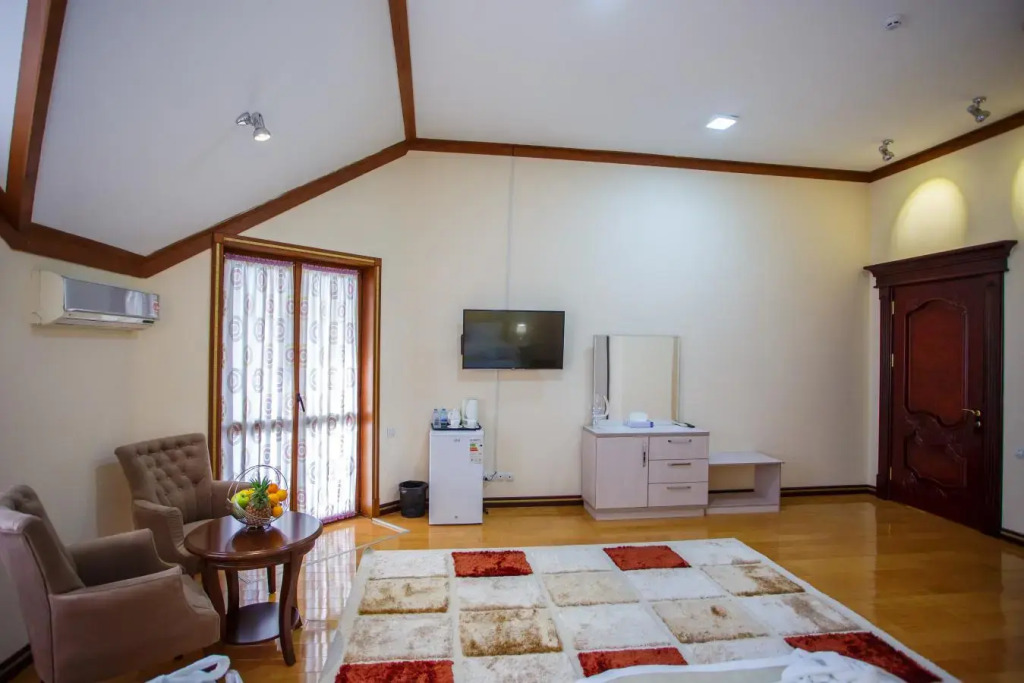 Izumrud Hotel