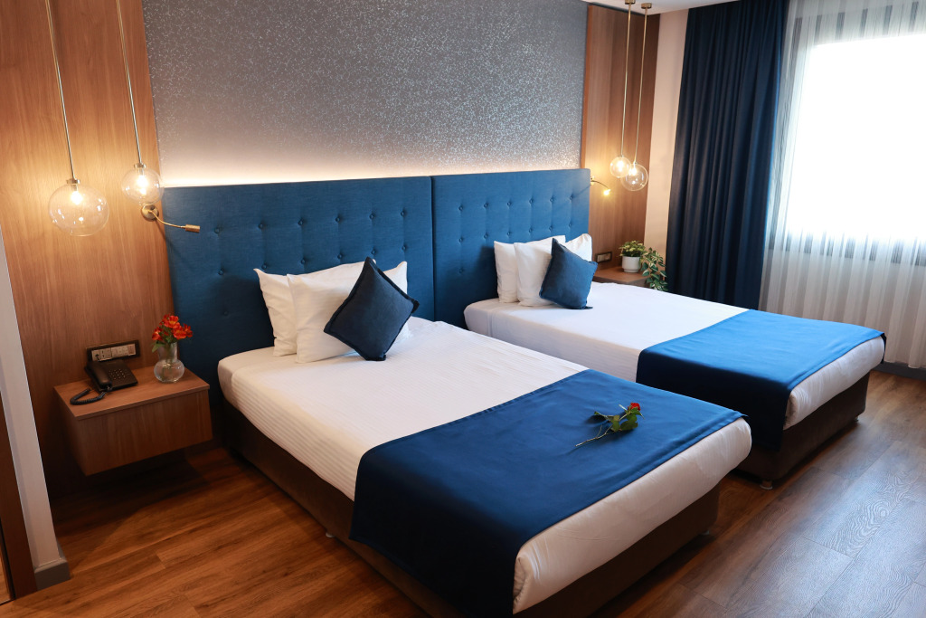 Revia Square Hotel