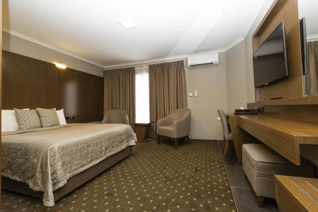 Motel 10