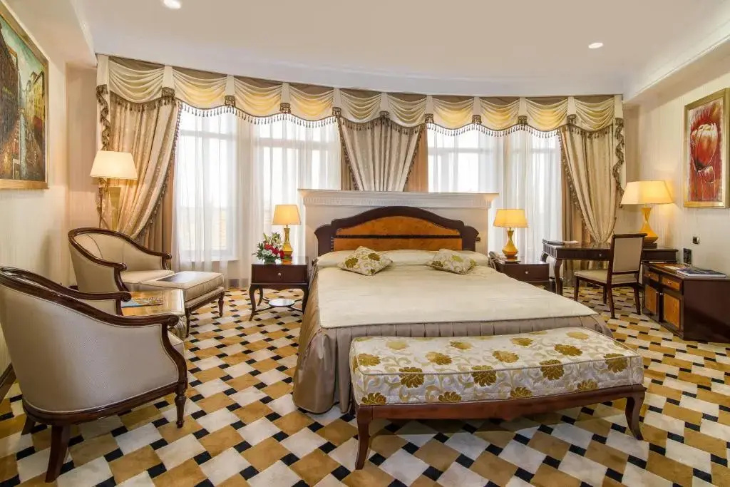 Royal Tulip Алматы