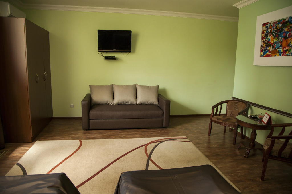 Hin Yerevantsi Hotel