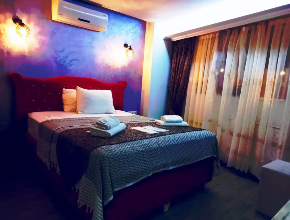 Отель Loren Hotel & Suites