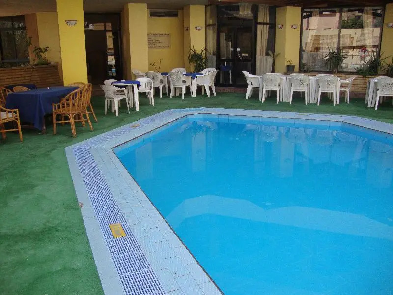 Gaddis Hotel, Suites and Apartments