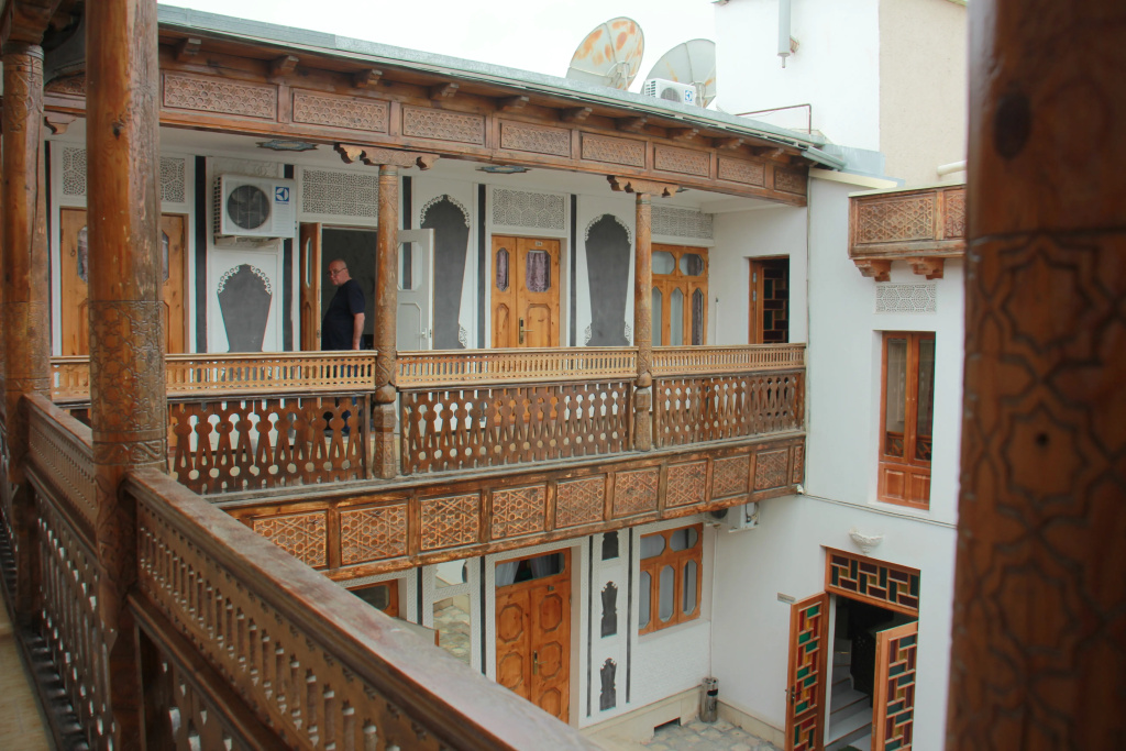 Sukhrob Barzu Hotel