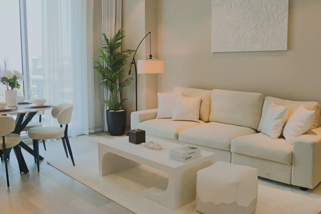 Casa Royale Vacation Homes - Dubai Marina Deluxe 1BR with Partial Marina View