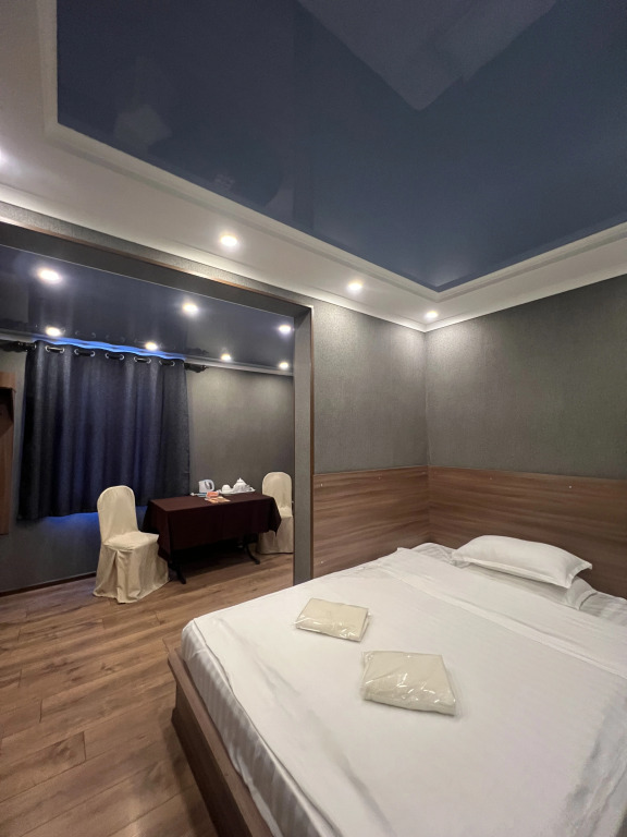 Salut Hotel