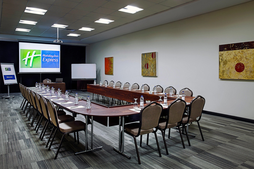 Holiday Inn Express Dubai Internet City by IHG