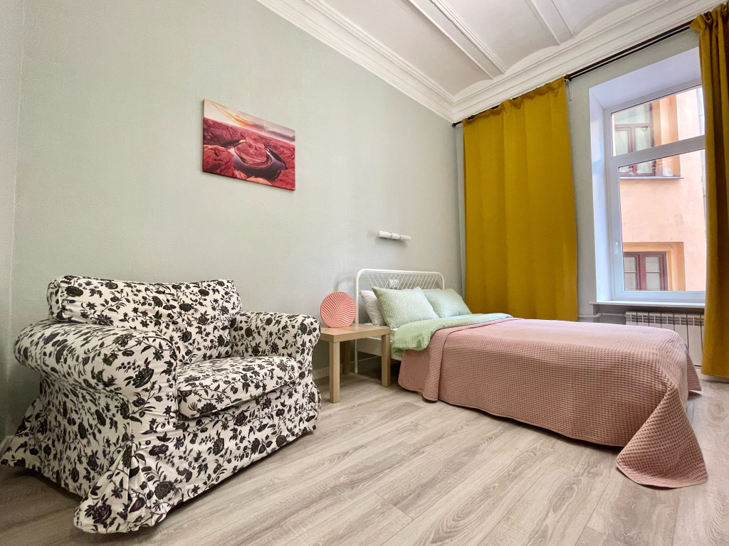 Апартаменты SpbStay 4 спальни 3 санузла на Невском 63 (до 11 чел)