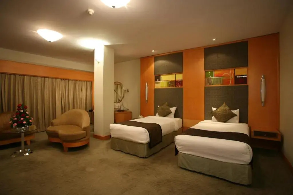 Lakeshore Hotel & Apartments