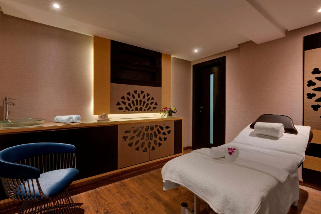 Ramada Hotel and Suites Amwaj Islands